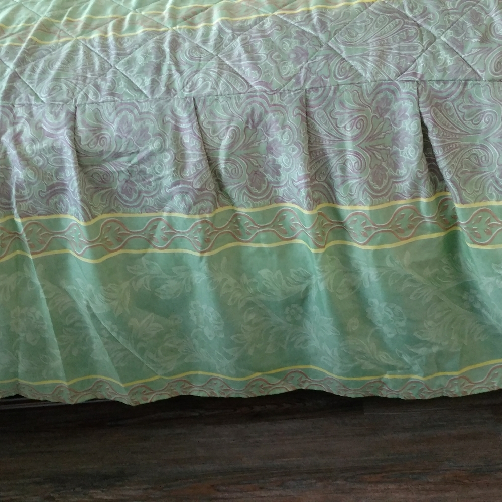 Bedspread - Picture 2 of 3